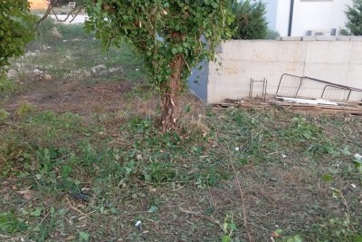 GRAĐEVINSKO ZEMLJIŠTE 500 m² – LIŽNJAN