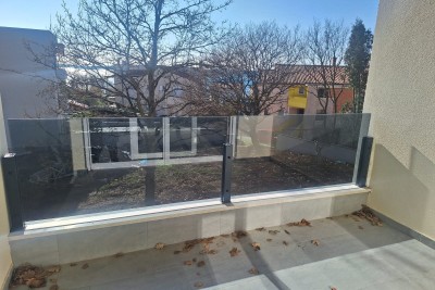 Pošesi , Medulin ,300metara od plaže , stan 1.kat , pogled na more .