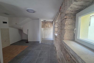 PRILIKA!!!! Medulin , centar kuća sa 2 apartmana